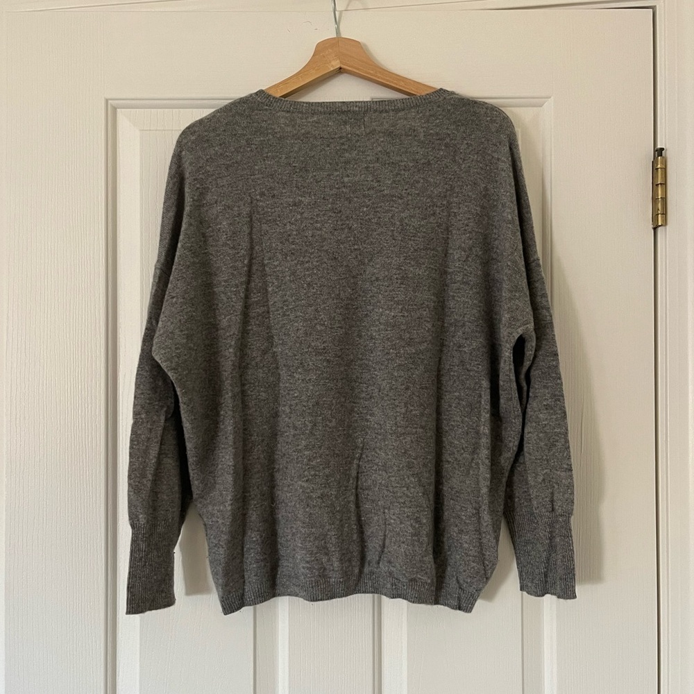 Merci Paris Heather Gray Cashmere V-Neck Pullover Sweater - Picture 3 of 3